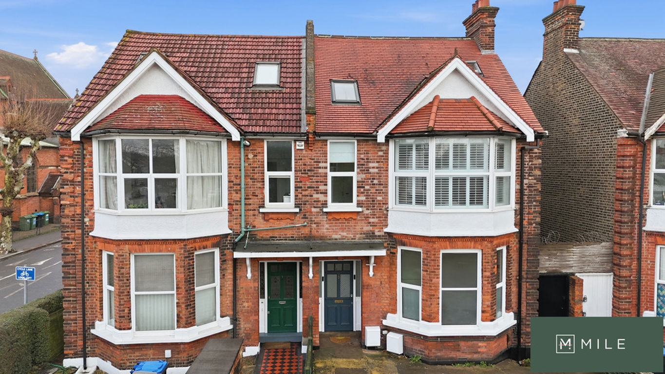 3 bed property in Wrottesley Road, London