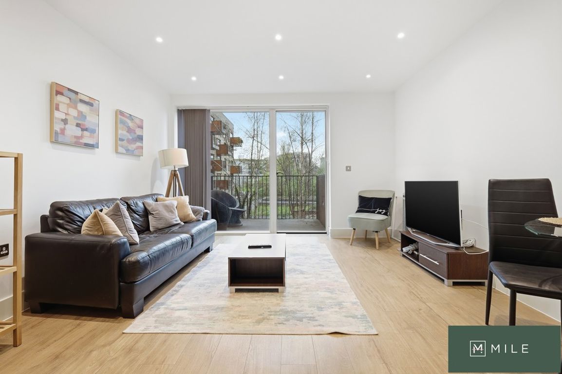 1 bed property in Lakeside Drive, Park Royale, London