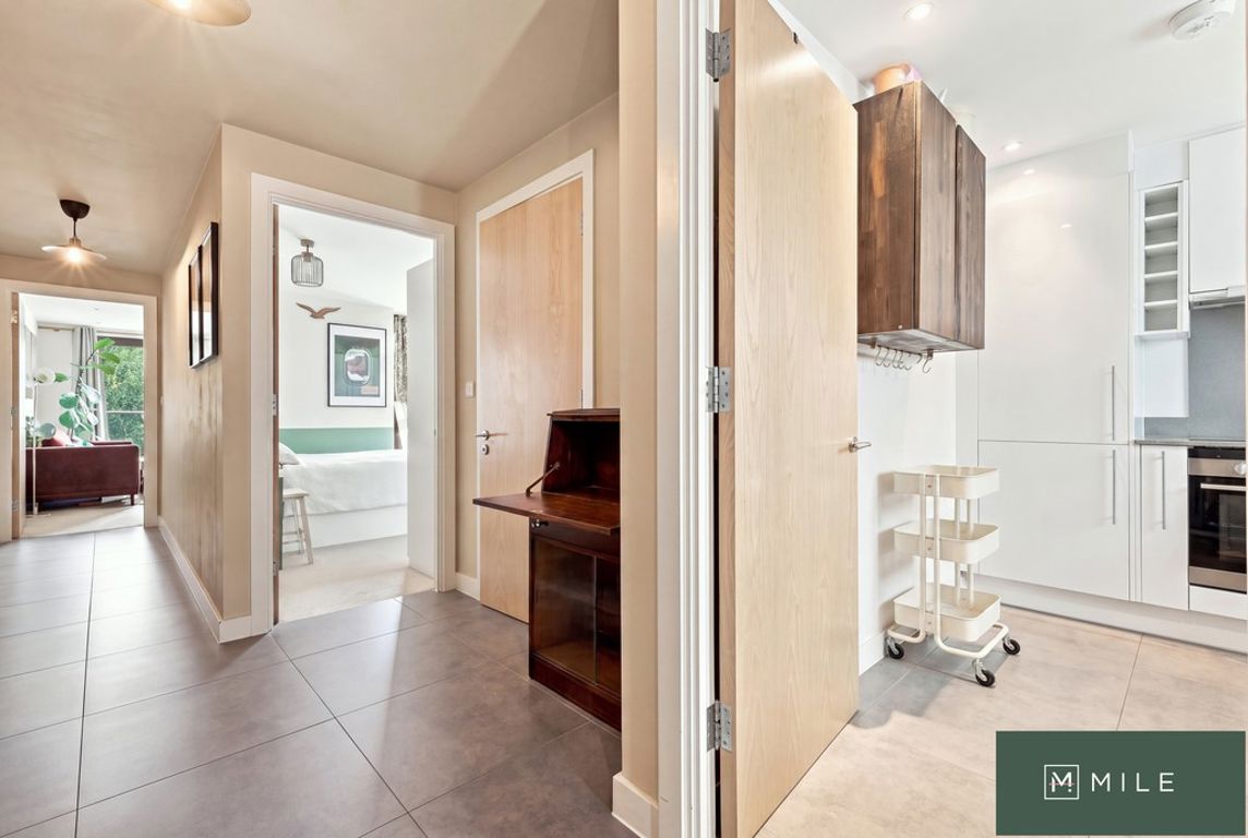 1 bed property in High Road, London