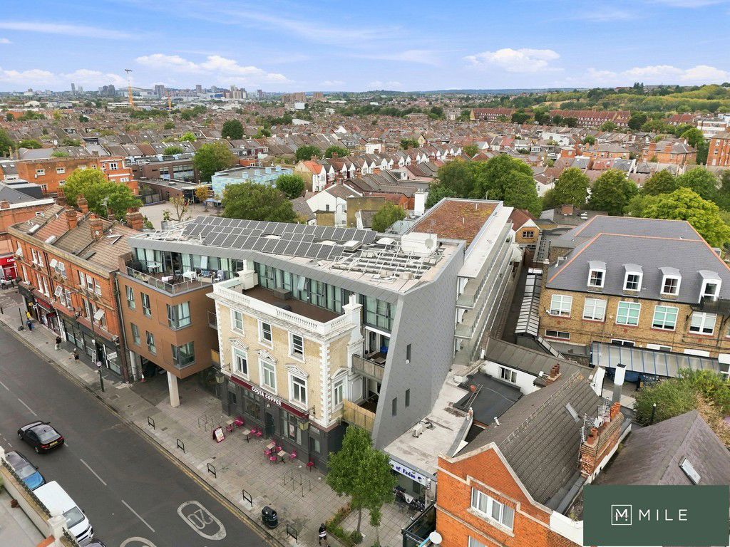 1 bed property in High Road, London