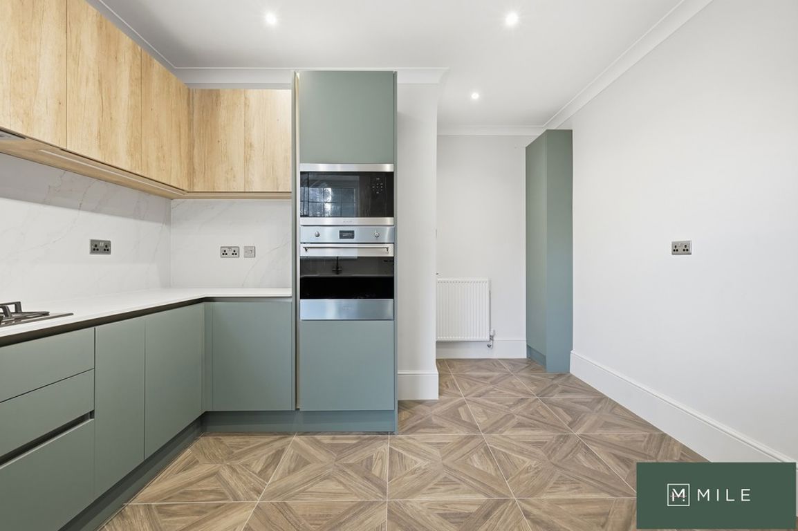 3 bed property in Sidmouth Road, London