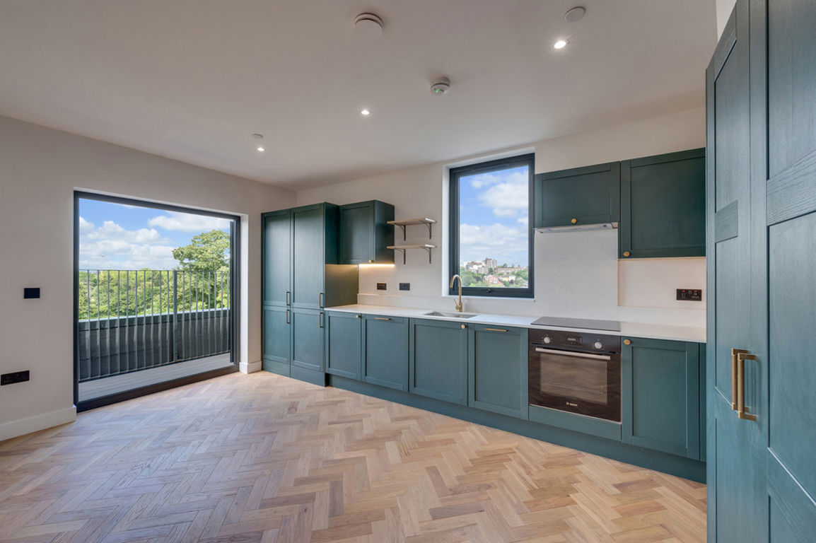 3 bed property in Harlesden Road, London