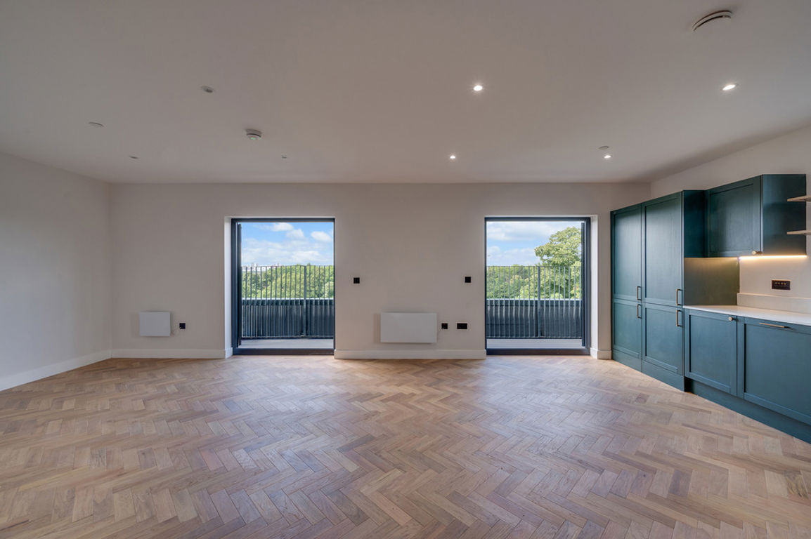 3 bed property in Harlesden Road, London
