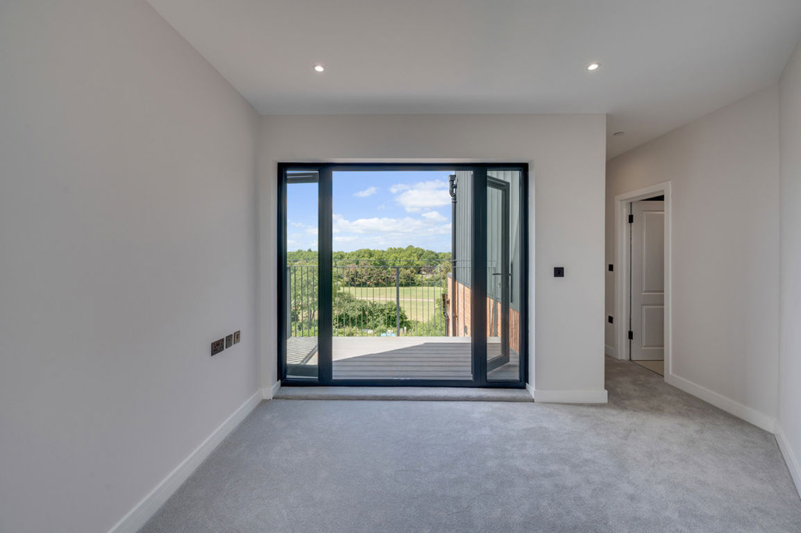 3 bed property in Harlesden Road, London