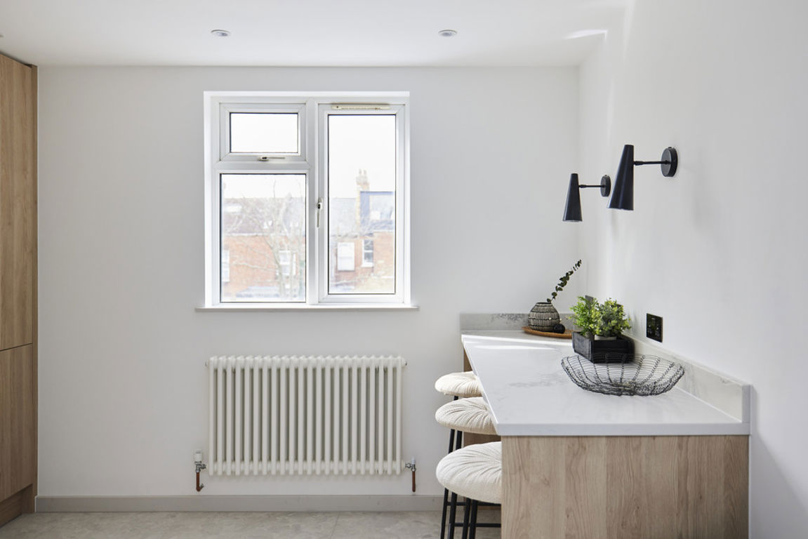 2 bed property in Spezia Road, London