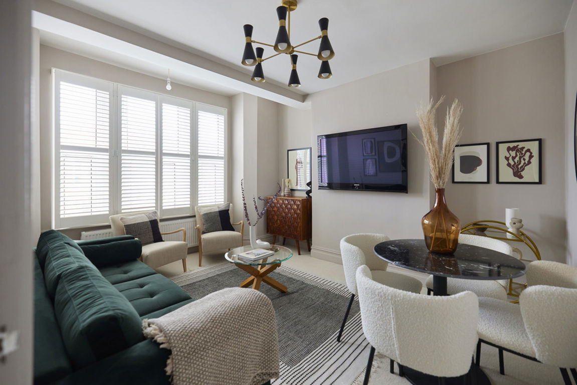 2 bed property in Spezia Road, London