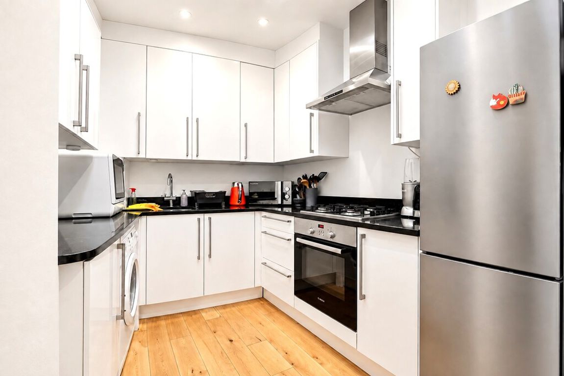 2 bed property in Chaplin Road, London