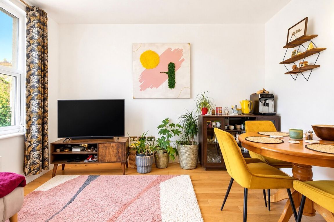 2 bed property in Chaplin Road, London