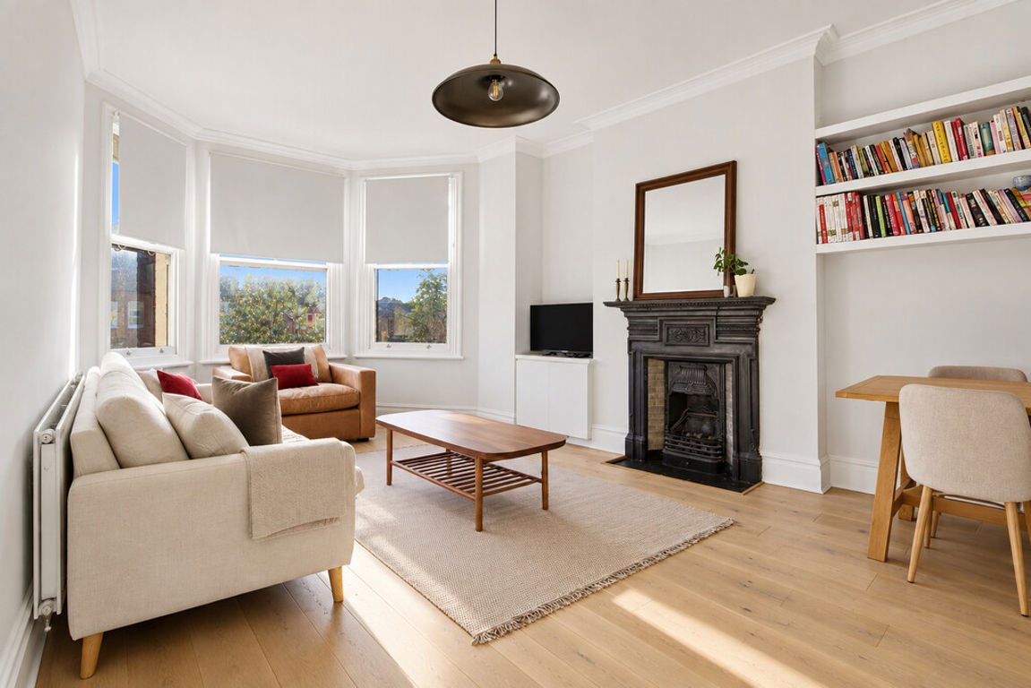 4 bed property in Fordwych Road, London