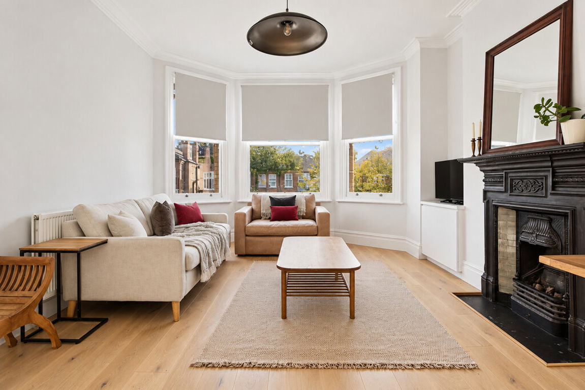 4 bed property in Fordwych Road, London