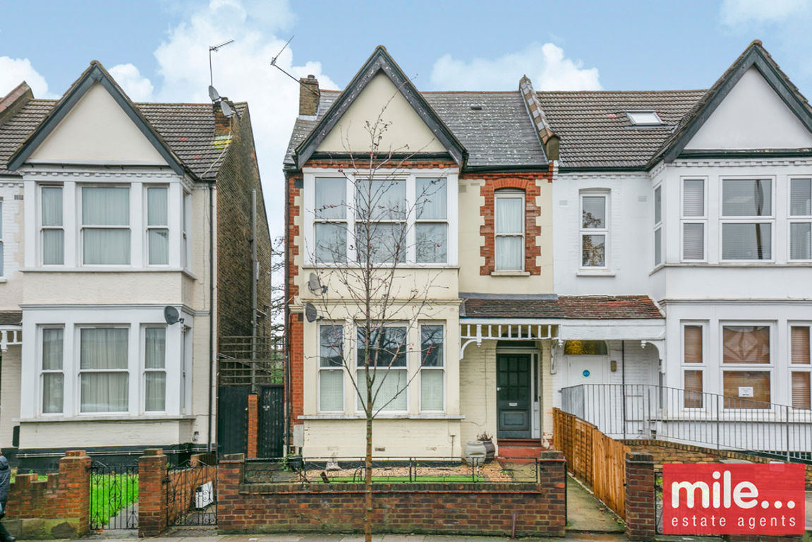 2 bed property in Wrottesley Road, London