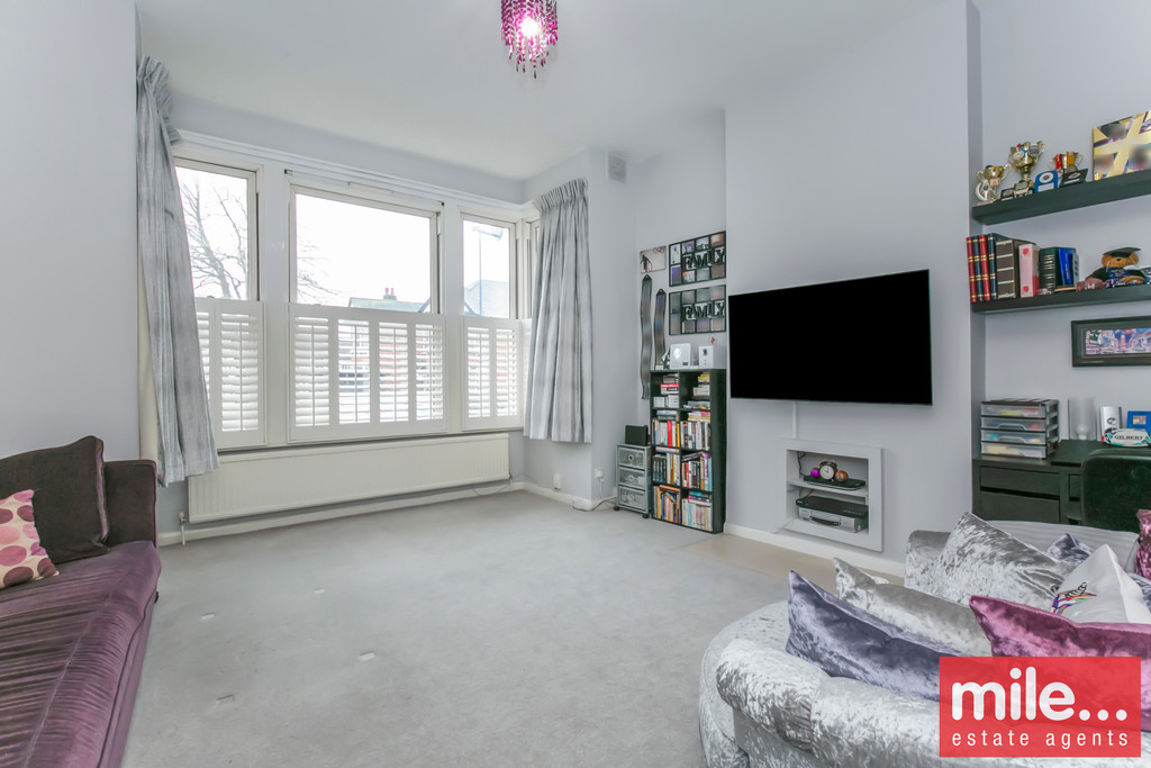 2 bed property in Wrottesley Road, London