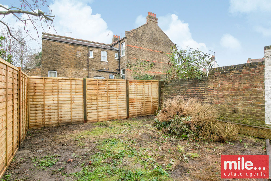 2 bed property in Wrottesley Road, London