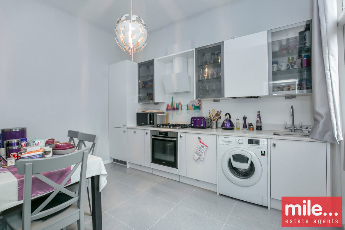 2 bed property in Wrottesley Road, London