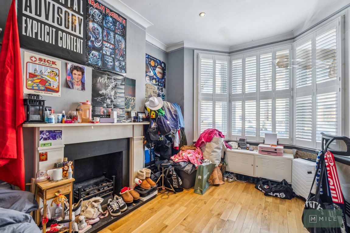 3 bed property in Buchanan Gardens, London