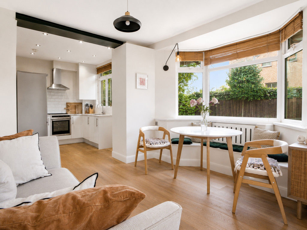 2 bed property in Wrottesley Road, London