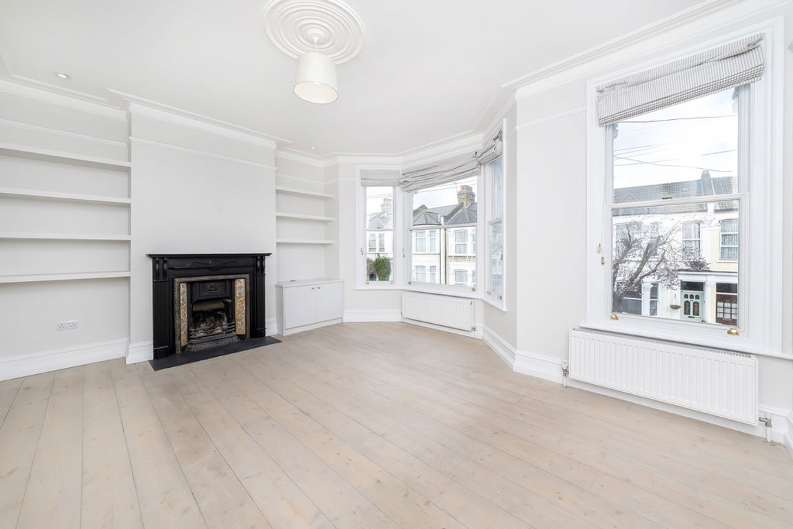 2 bed property in Leighton Gardens, London