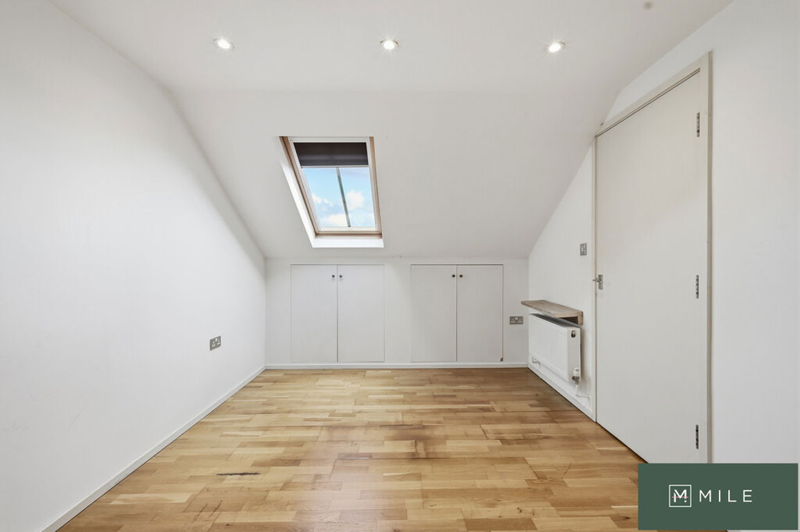 2 bed property in Asmara Road, London