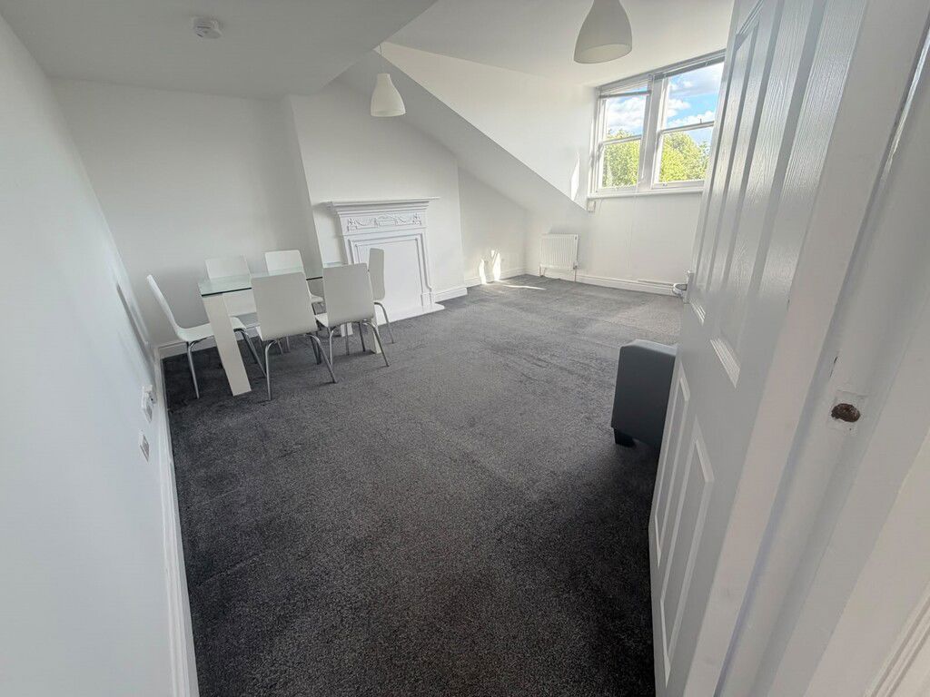 2 bed property in Cavendish Road, London