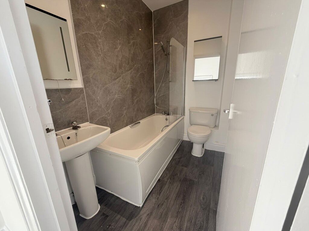 2 bed property in Cavendish Road, London