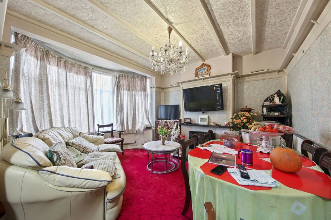 3 bed property in Grove Gardens, London