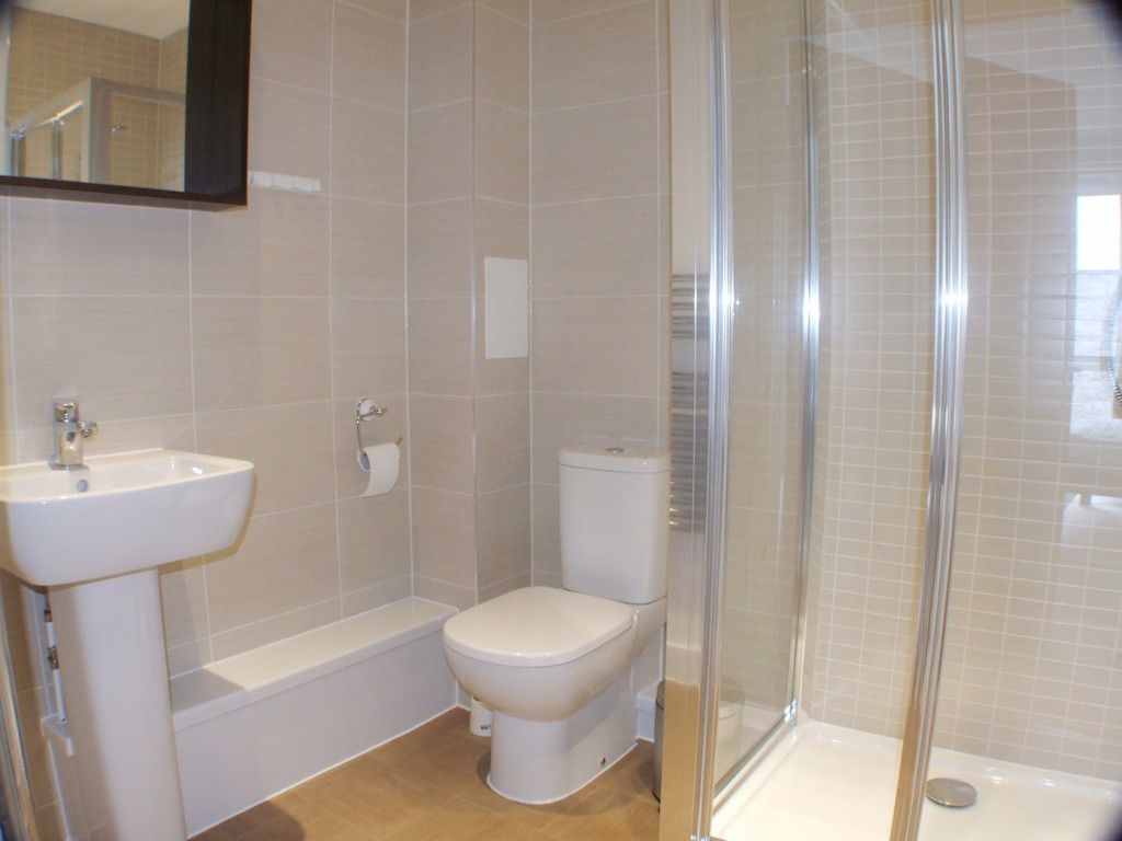 3 bed property in Chronicle Avenue, London