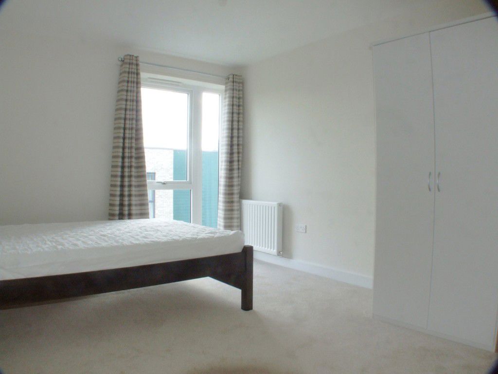 3 bed property in Chronicle Avenue, London