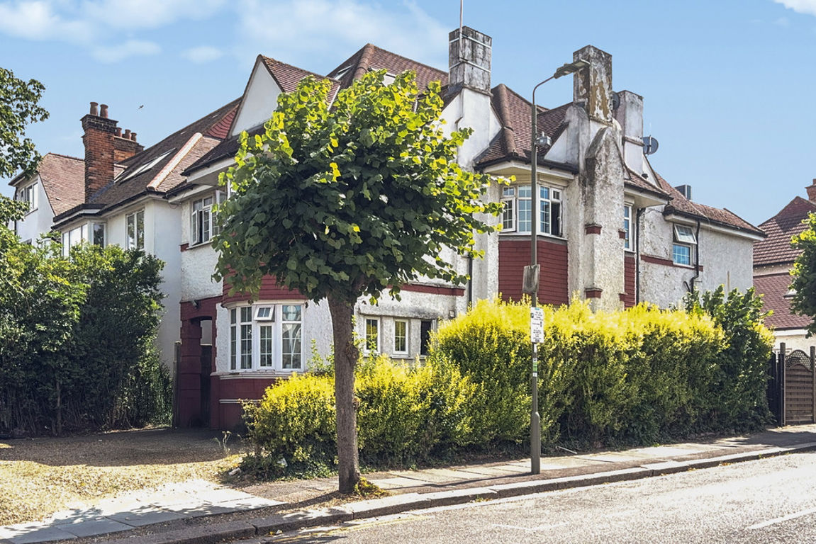 Golders Green Road, London