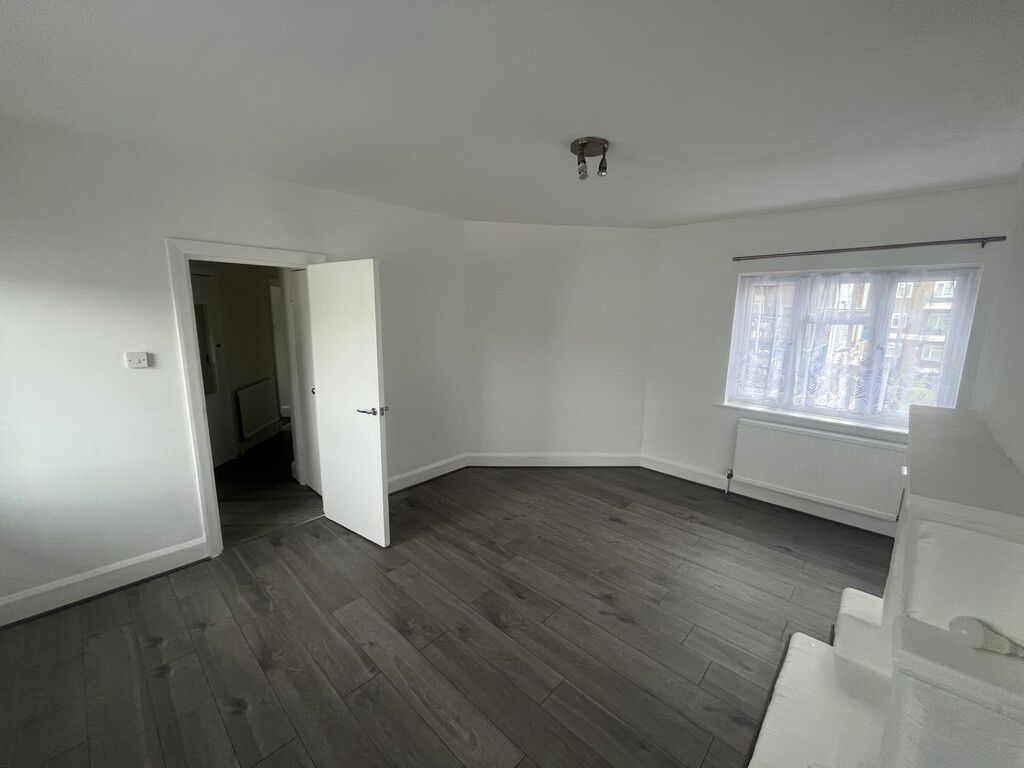 3 bed property in Church Lane, London