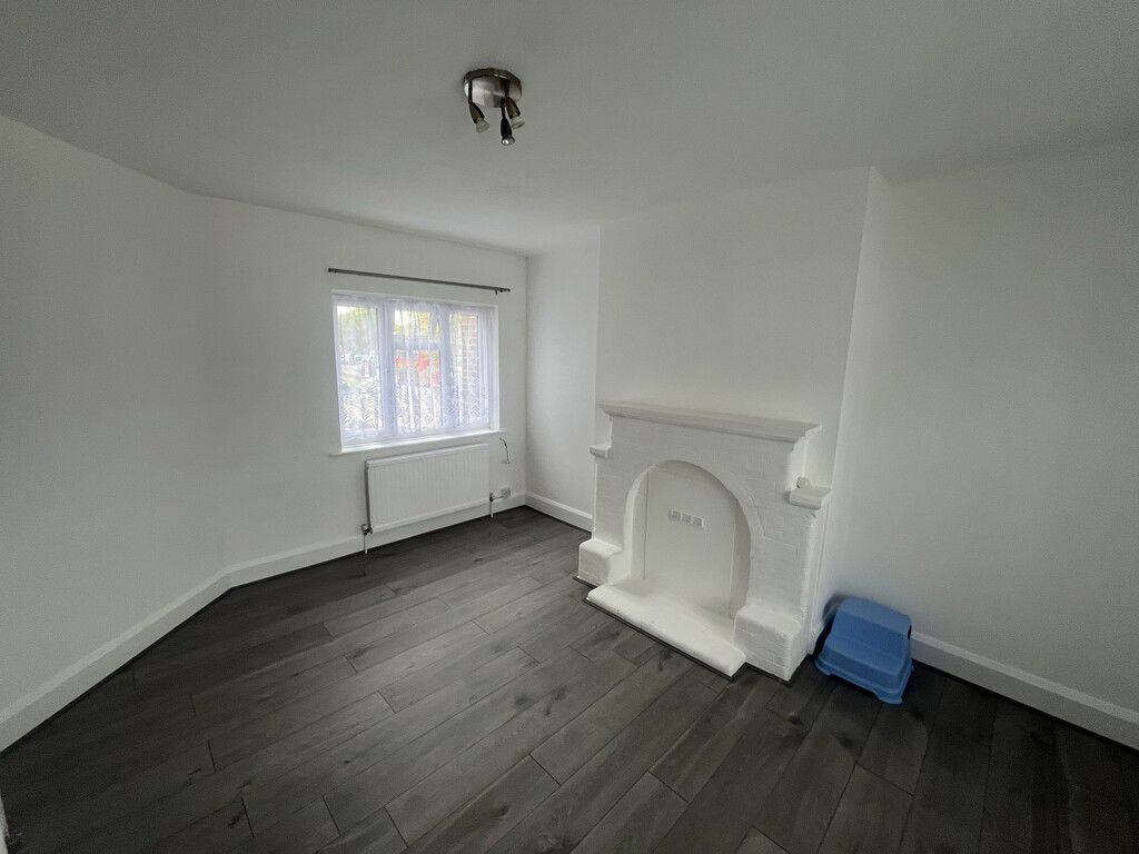 3 bed property in Church Lane, London