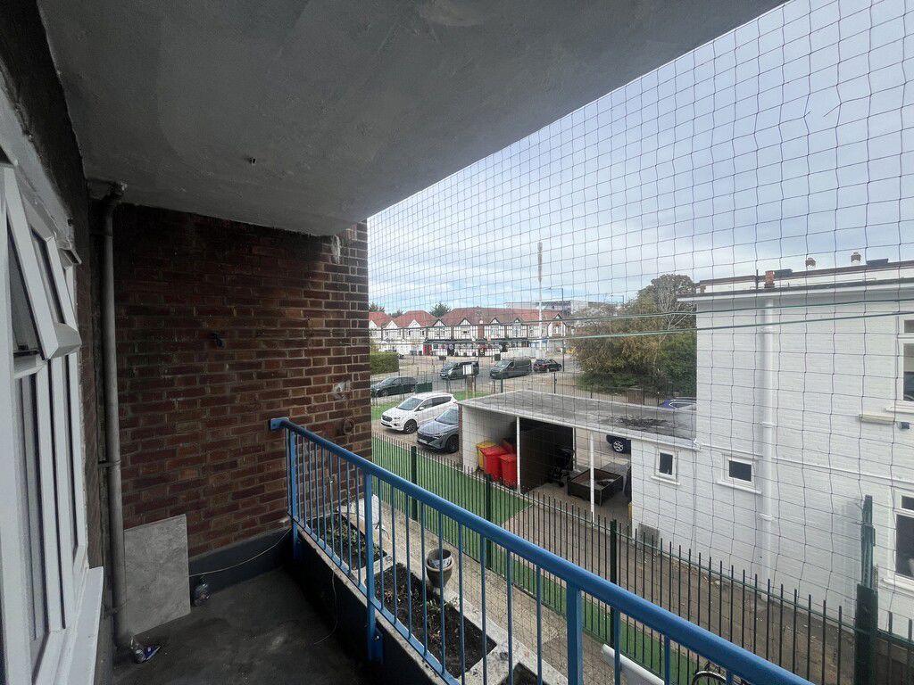 3 bed property in Church Lane, London